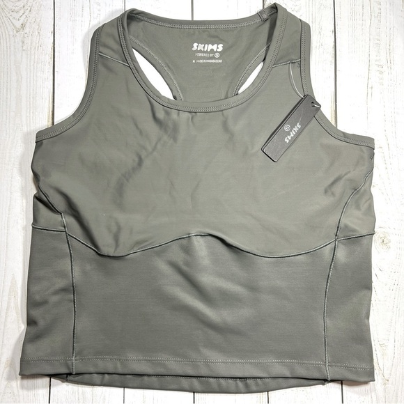 SKIMS | Performance Racerback Tank In Gunmetal | M - Picture 2 of 7